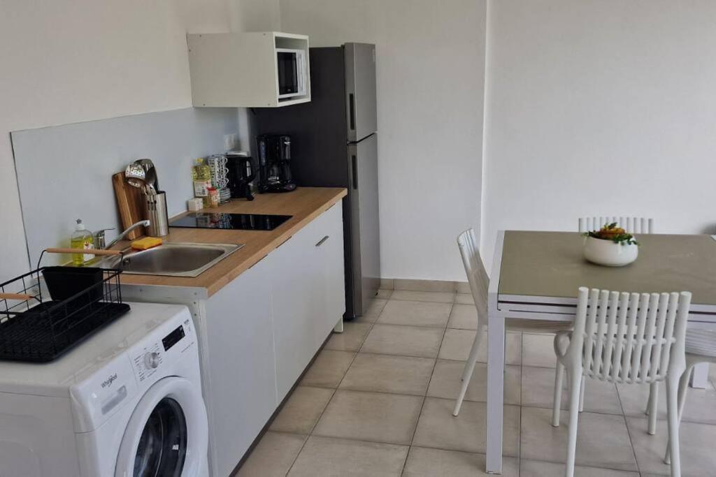 Joli T2 En Bas De Villa Vue Jardin Et Mer Vieux-Habitants Dış mekan fotoğraf